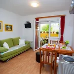 Nina, Apartmán *