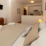 Nina, ماكارسكا