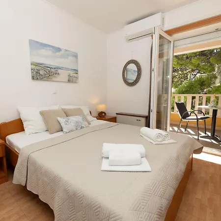 Nina, * Makarska